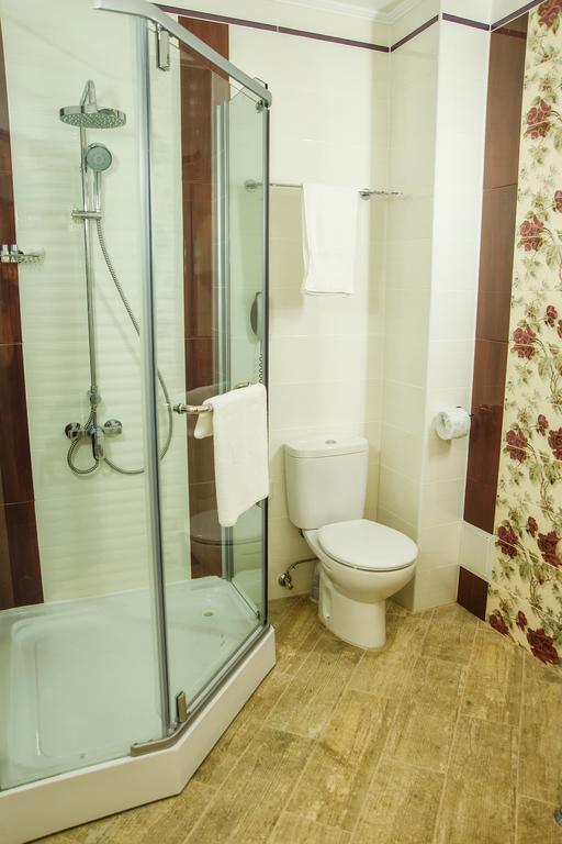 Promenade Park Hotel Shymkent Bagian luar foto