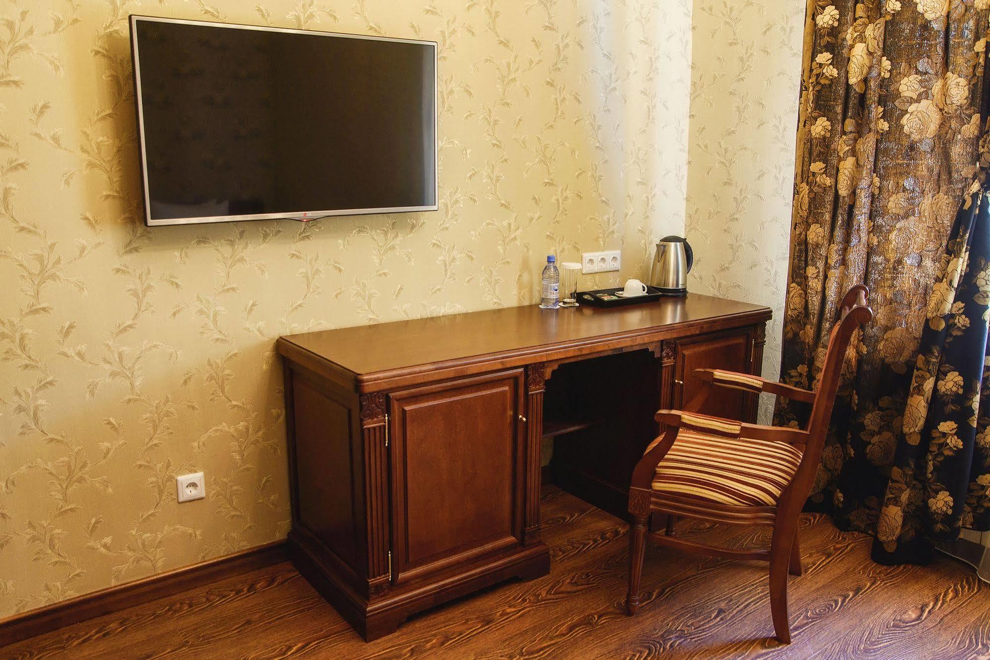 Promenade Park Hotel Shymkent Bagian luar foto