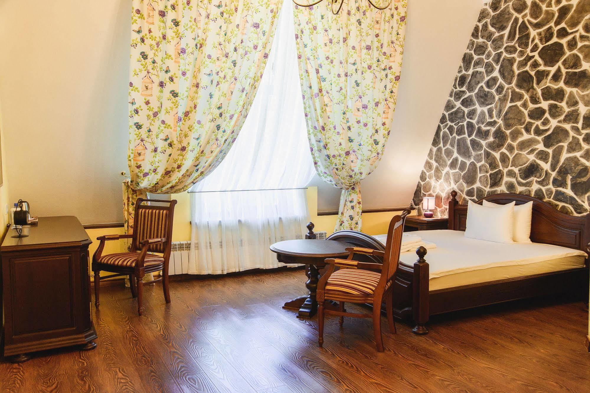 Promenade Park Hotel Shymkent Bagian luar foto