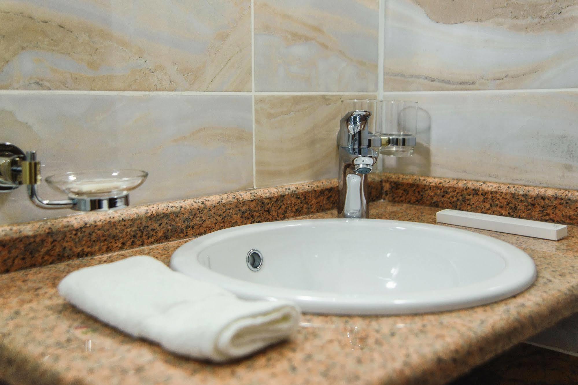 Promenade Park Hotel Shymkent Bagian luar foto