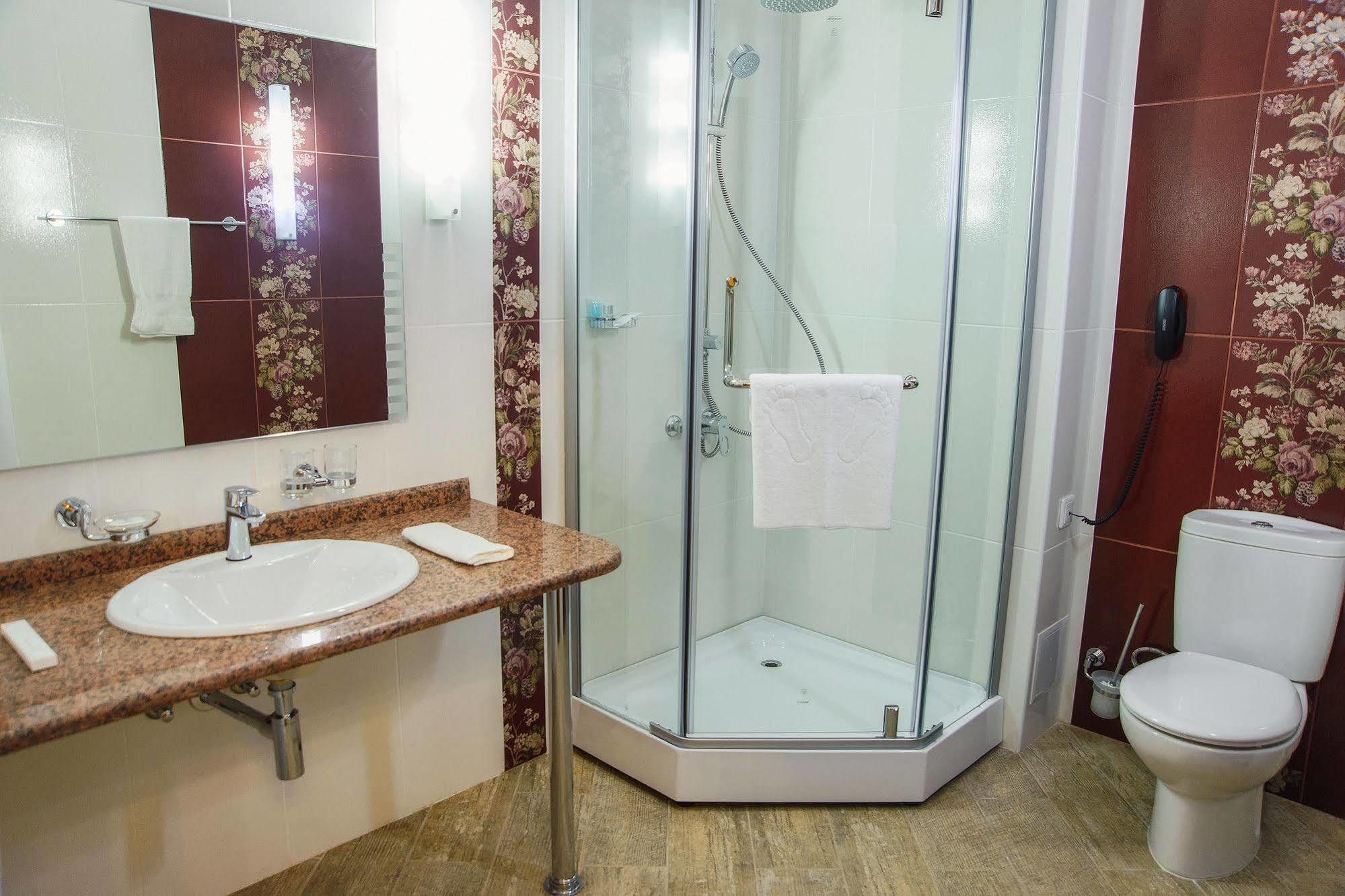 Promenade Park Hotel Shymkent Bagian luar foto