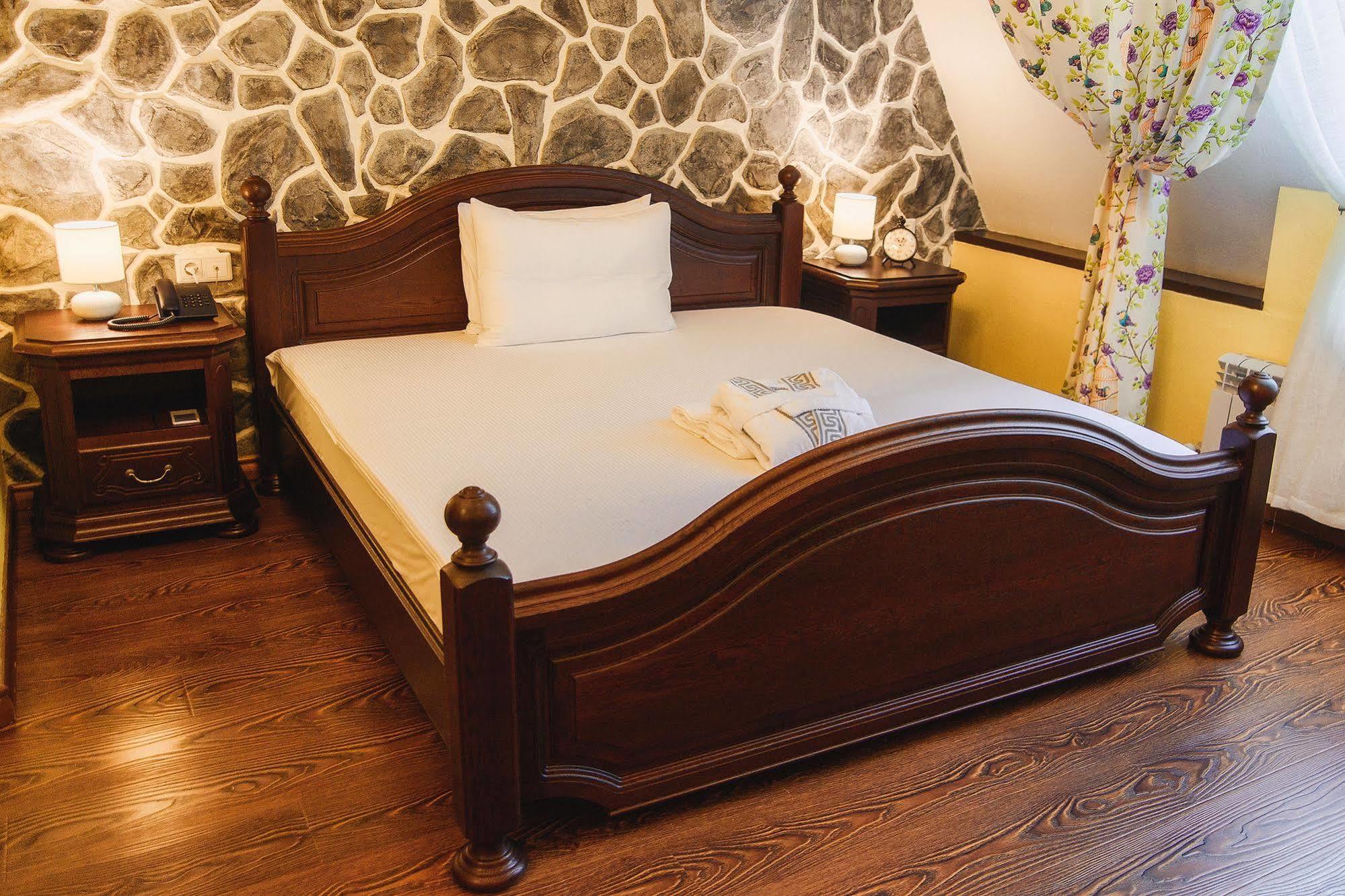 Promenade Park Hotel Shymkent Bagian luar foto