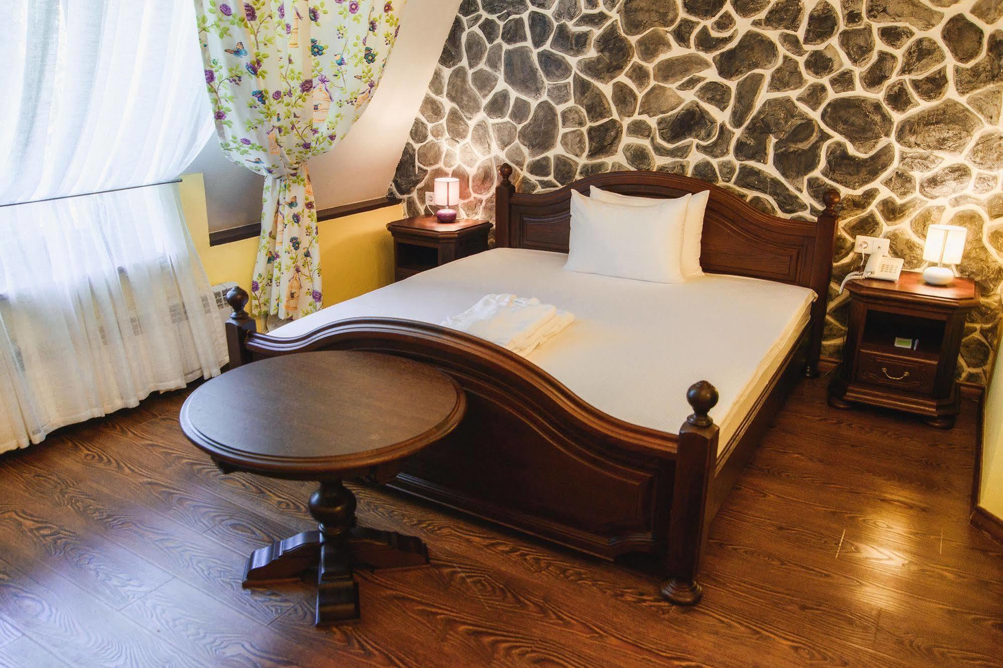 Promenade Park Hotel Shymkent Bagian luar foto