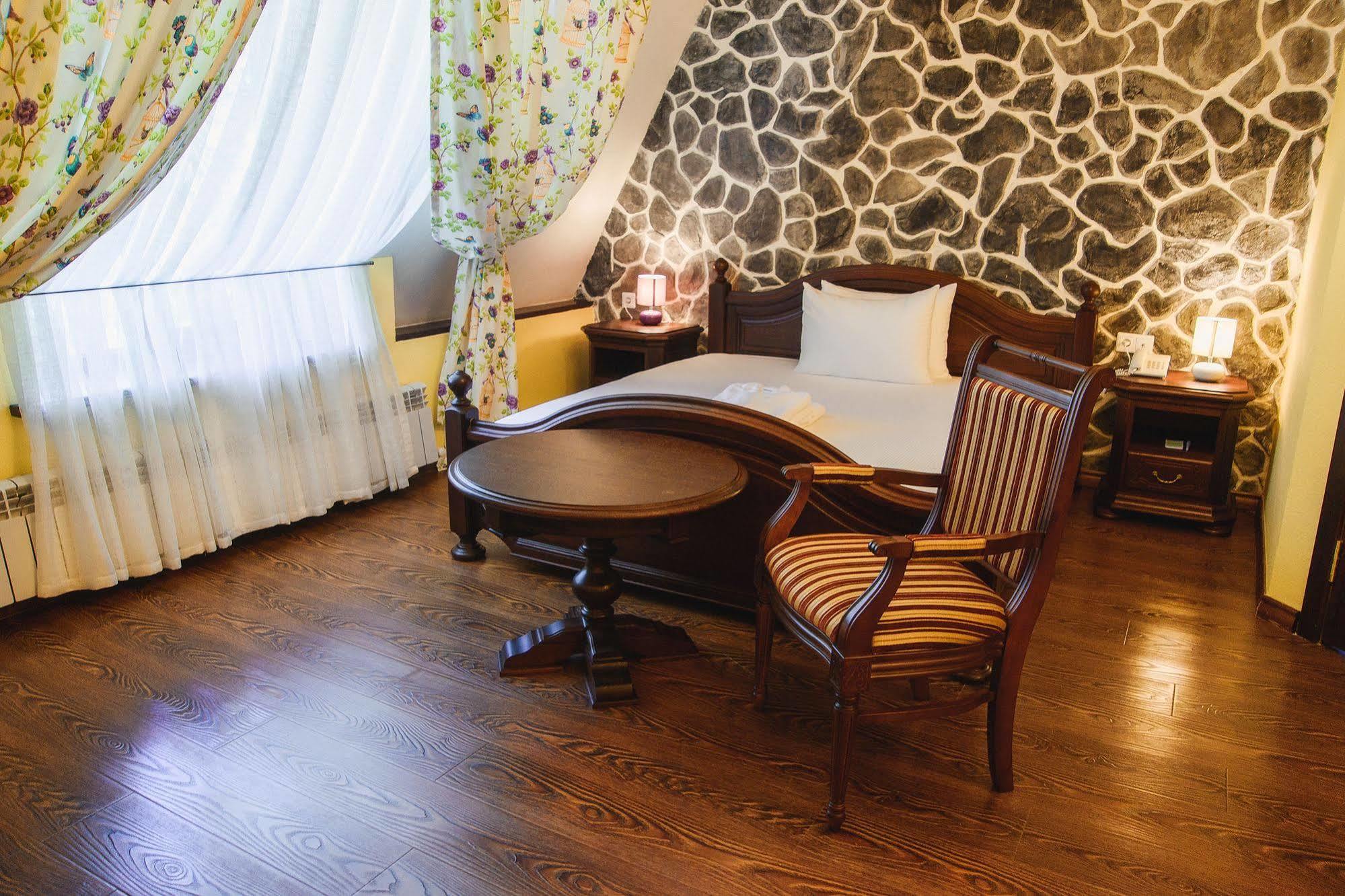 Promenade Park Hotel Shymkent Bagian luar foto