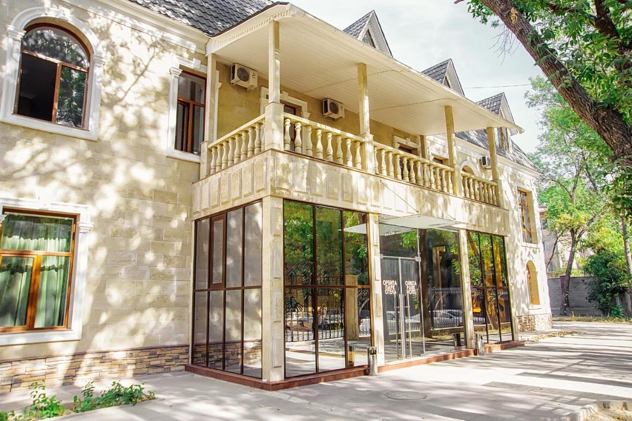 Promenade Park Hotel Shymkent Bagian luar foto